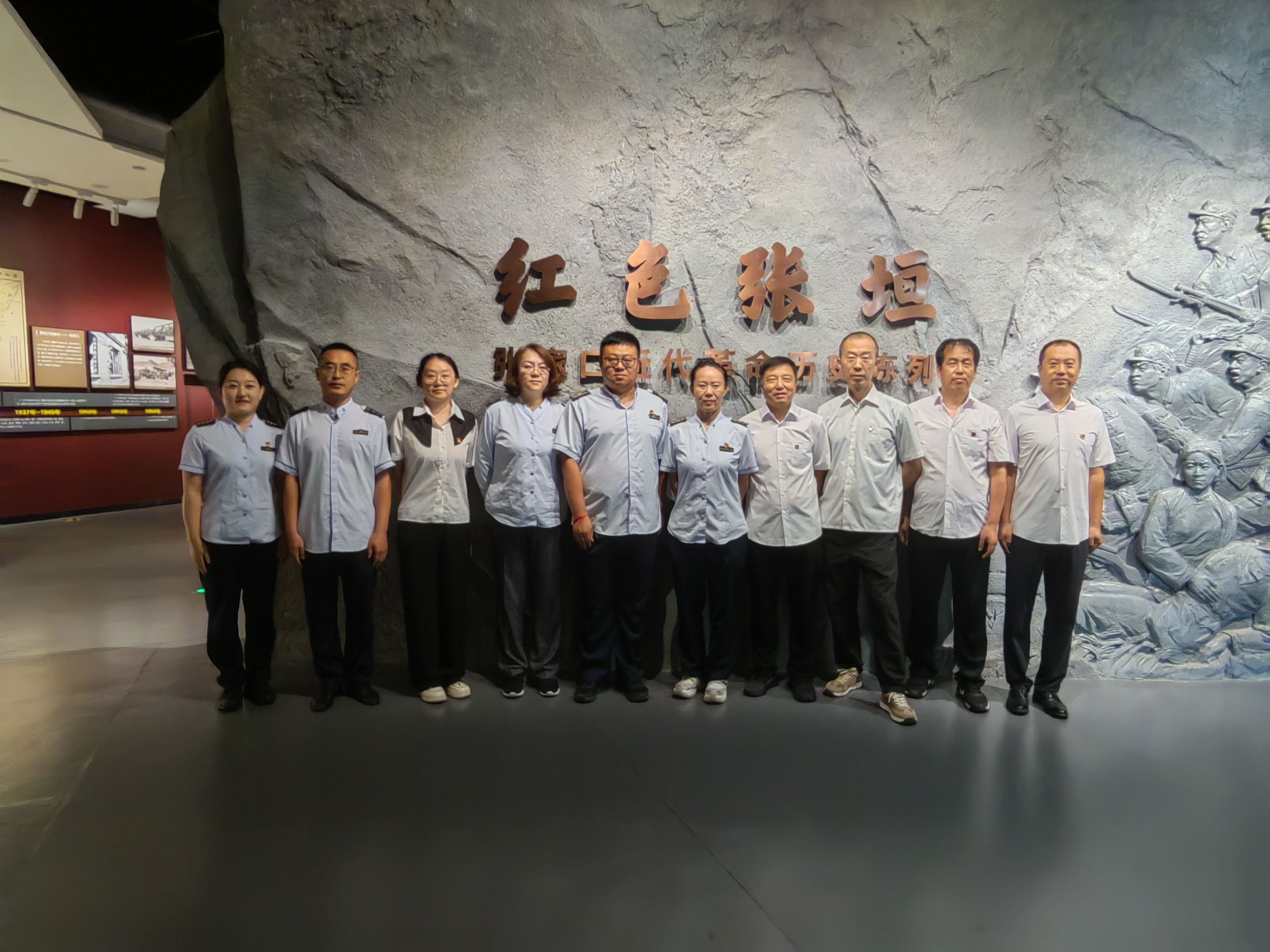 五一路收费站组织开展“纪念中国人民抗日战争暨世界反法西斯战争胜利80周年”主题党日活动